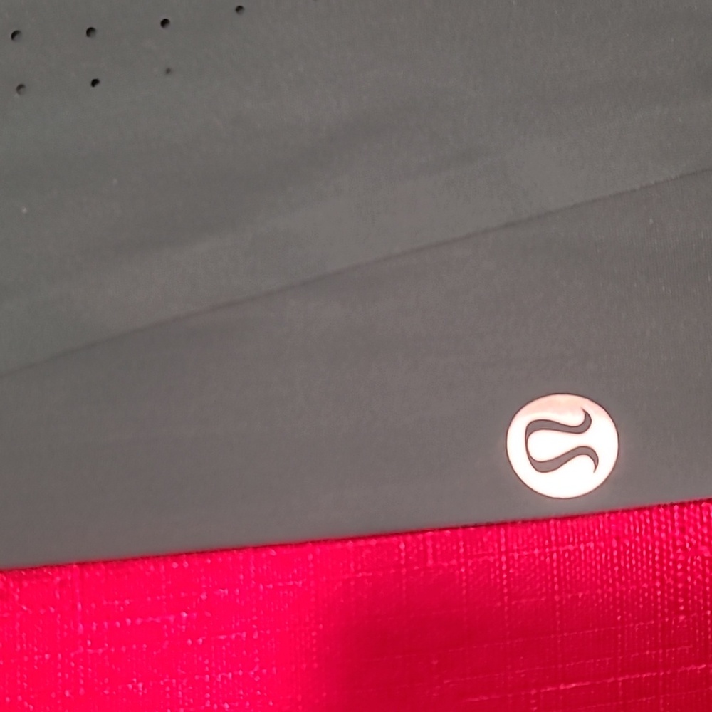 Lululemon Atletica Active Top Cropp, Size 6, Color Green 👌 😍 - Picture 9 of 9
